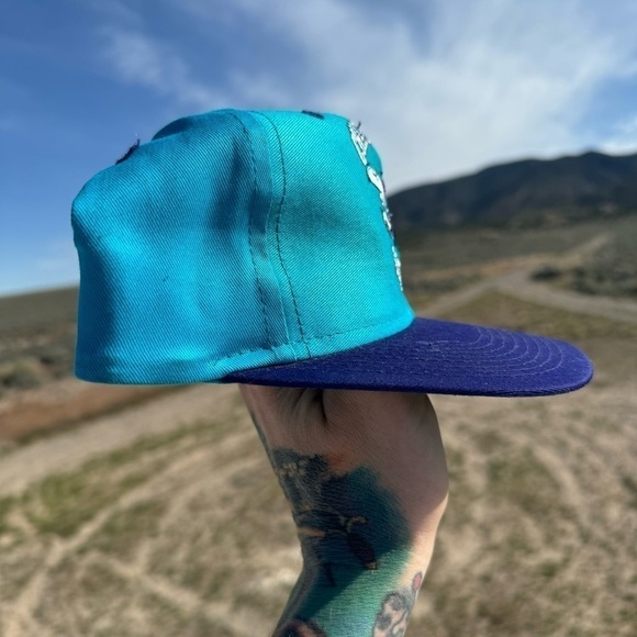 90s Charlotte Hornets NBA Snap Back hat purple teal nice condition adjustable - Picture 3 of 7